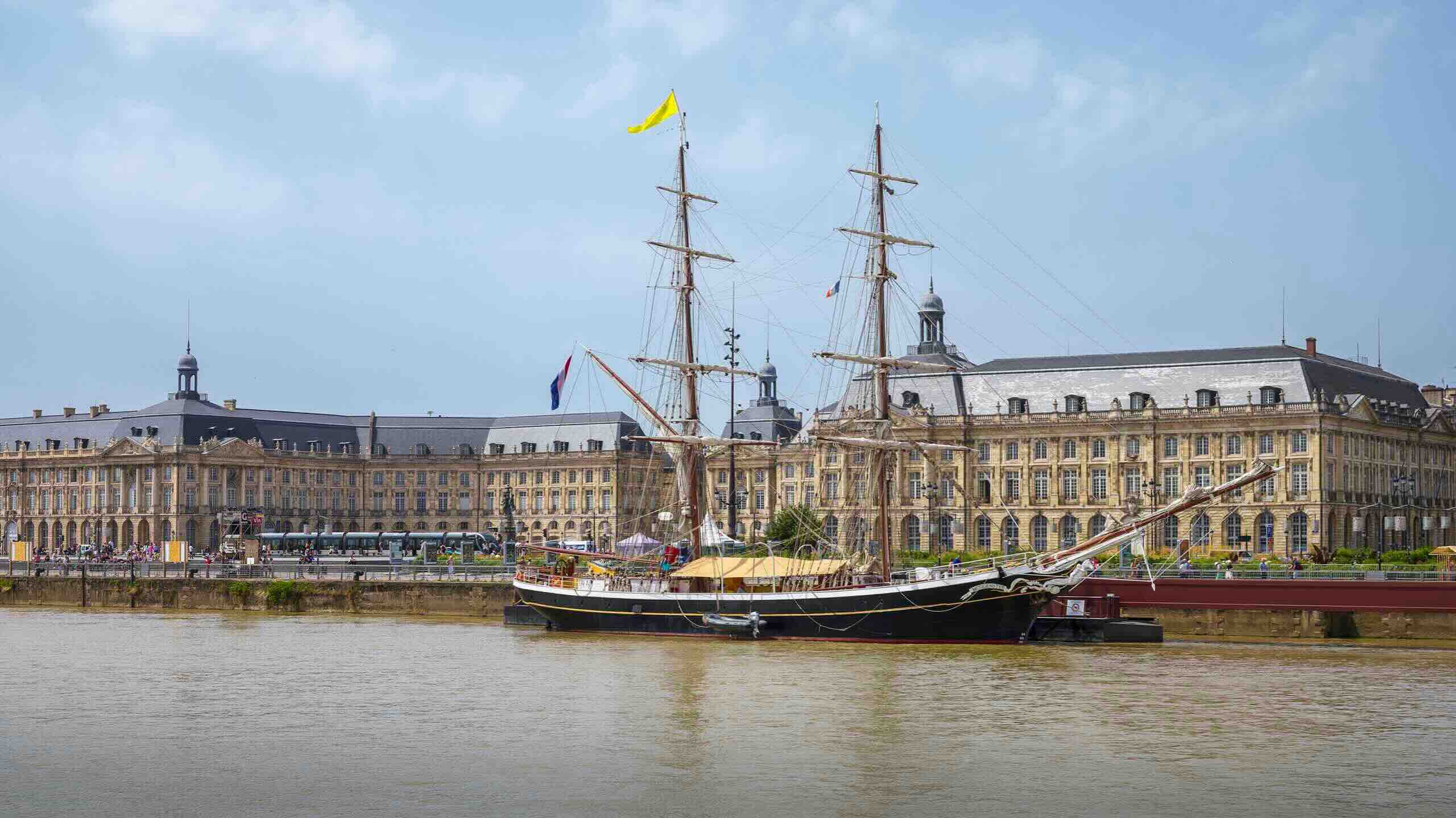 Quai Rive gauche Bordeaux, photo club de Bordeaux